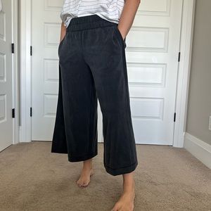 LuLu Lemon Wide Leg Coolots